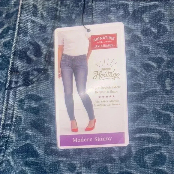 Women’s NWT Signature by Levi Strauss Jeans - Picture 5 of 5